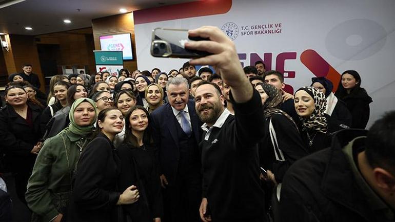 Bakan Bak: 2030a kadar 100 bin yapay zeka girişimcisi yetiştireceğiz