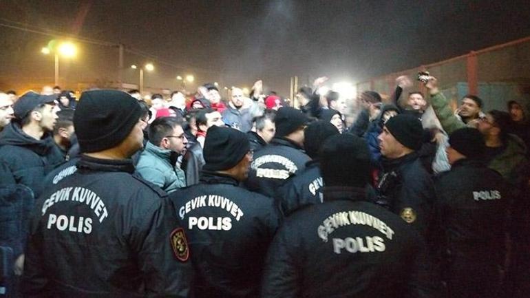 Sivasspor taraftarı çileden çıktı Tesisi bastılar...