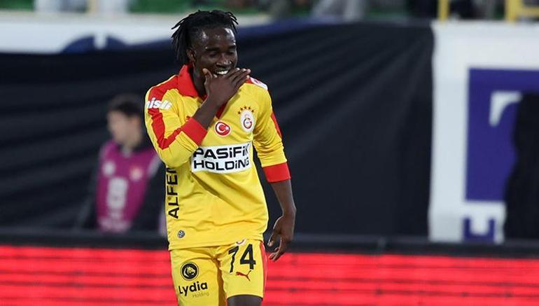 Galatasarayda Nhaga hesabı açtı İlk gol sevinci