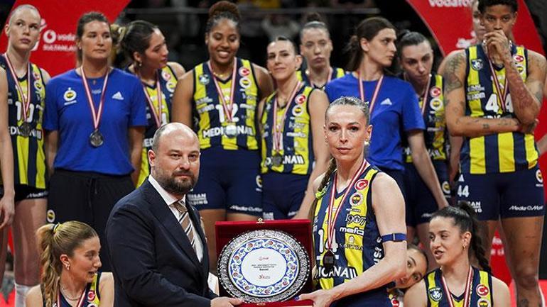 Şampiyon VakıfBank Vodafone Sultanlar Liginde 15. zafer.. VakıfBank - Fenerbahçe Medicanamaç sonucu 3-1