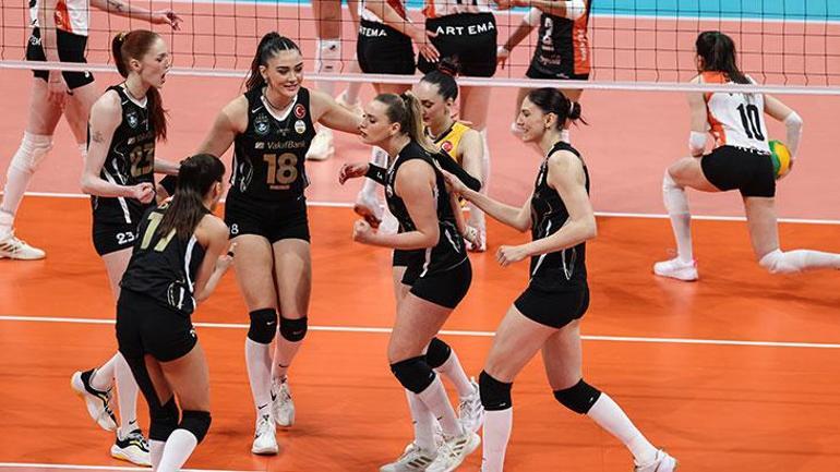 AVRUPA ŞAMPİYONU VAKIFBANK CEV Şampiyonlar Liginde Türk finali nefes kesti... Eczacıbaşı VitrA - VakıfBank maç sonucu 1-3