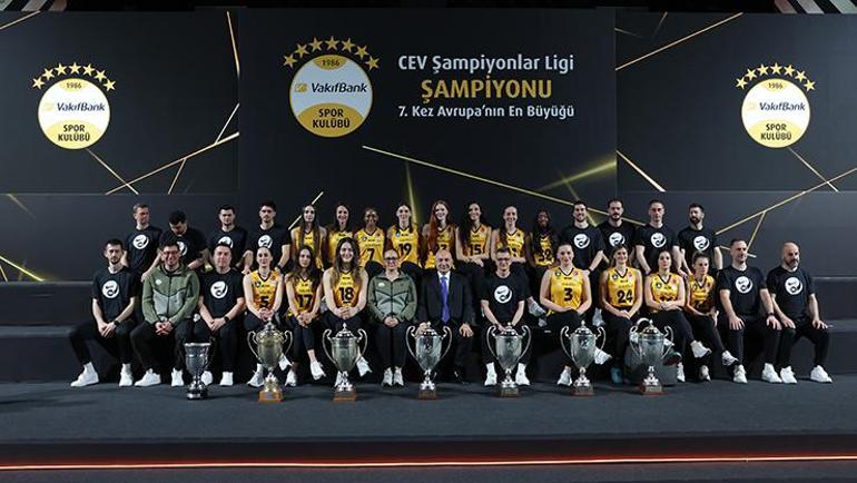 ÖZEL RÖPORTAJ | Hem hüzün hem gurur VakıfBankın yıldızları gözyaşlarını tutmadı | Zehra Güneş: Bu takımdaki her kadının hayranıyım