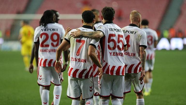 Samsunspor sezonu net galibiyetle tamamladı... Samsunspor - Göztepe maç sonucu 3-0