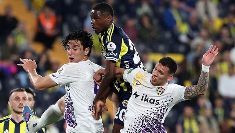 Kadıköyde Fenerbahçeli oyunculara şok protesto