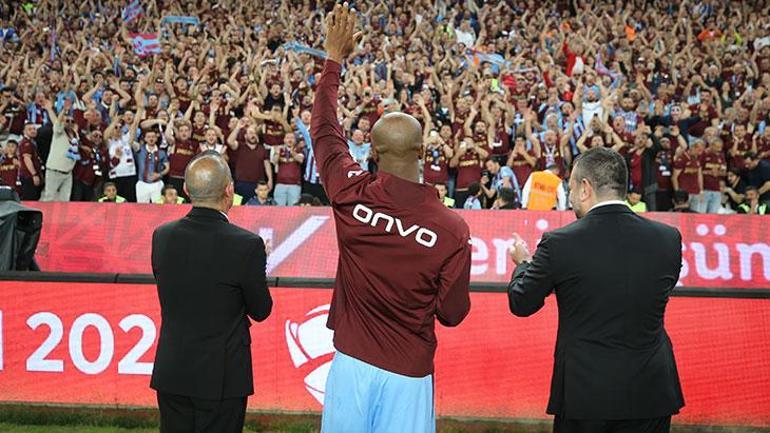Nwakaeme ve Visca son kez... Trabzonspordan iki futbolcuya plaketli veda