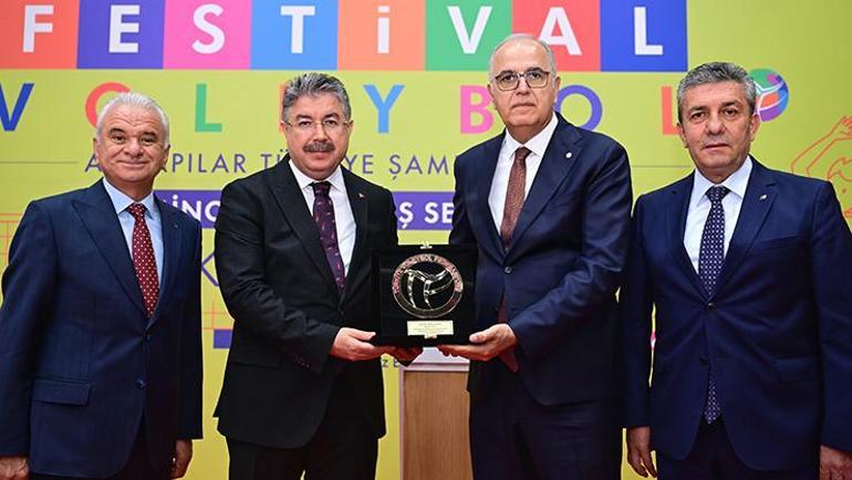 TVF Başkanı Üstündağdan Filenin Sultanları müjdesi Hande Baladın, Vargas, Zehra Güneş, Ebrar Karakurt...