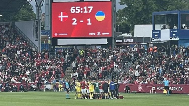 Christian Eriksen korkuttu Maçta bir anda yere yığıldı...