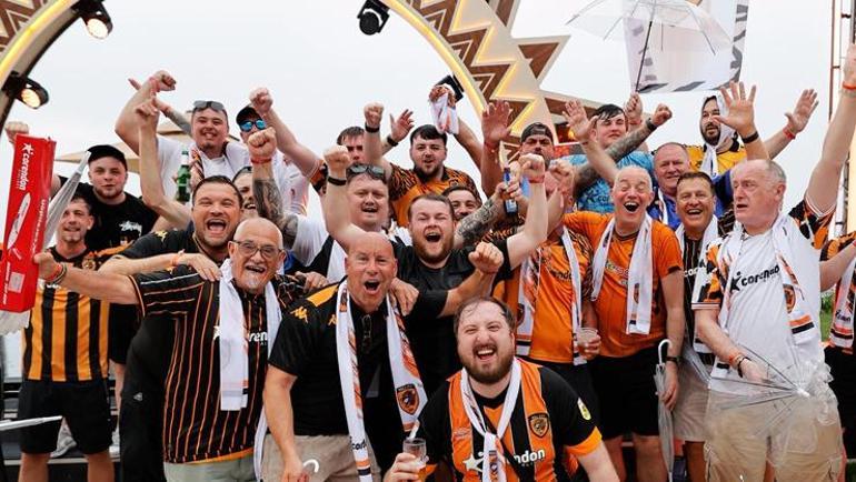 Acun Ilıcalı, Hull City taraftarlarıyla Antalyada buluştu