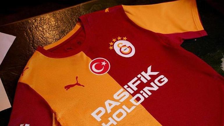 Galatasaray yeni sezon formalarını tanıttı