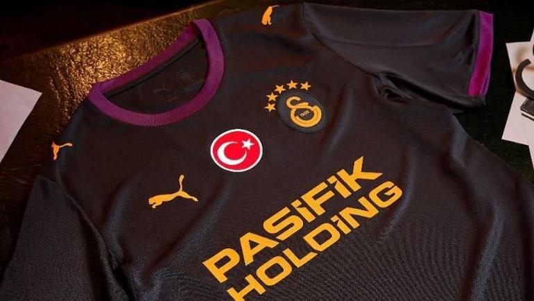Galatasaray yeni sezon formalarını tanıttı