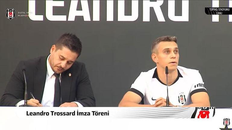 Trossard imza törenine damga vuran tezahürat... Ya Allah bismillah Mohamed Salah