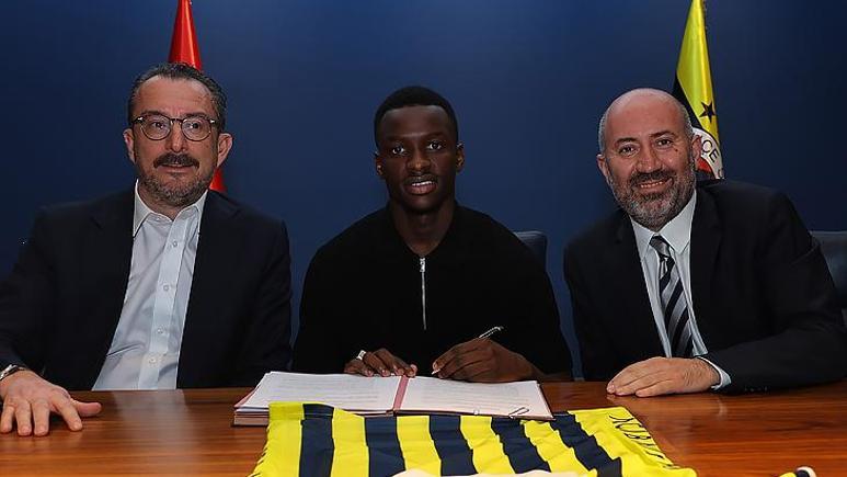 Amara Diouf resmen Fenerbahçede